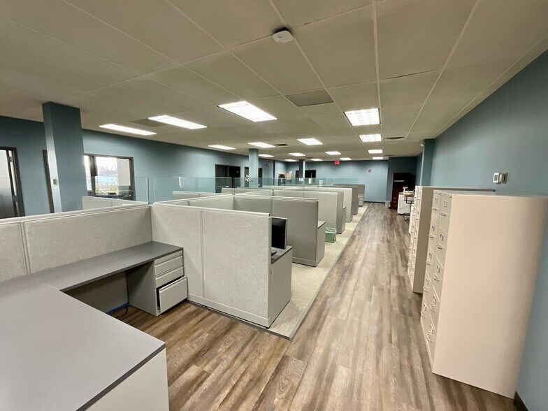 More Photos Of 6501 Deane Hill Dr, Knoxville Office For Sale