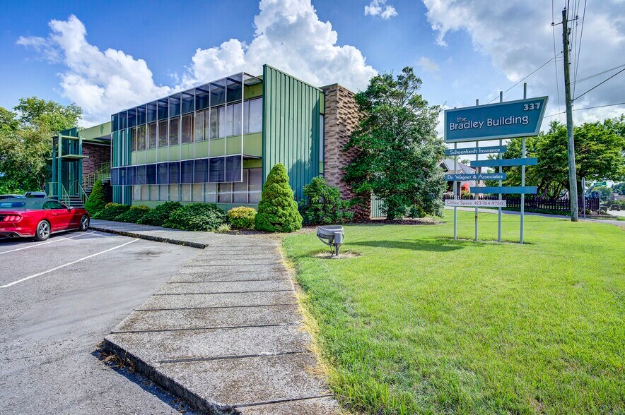 Primary Photo Of 337 Bluff City Hwy, Bristol Office For Sale