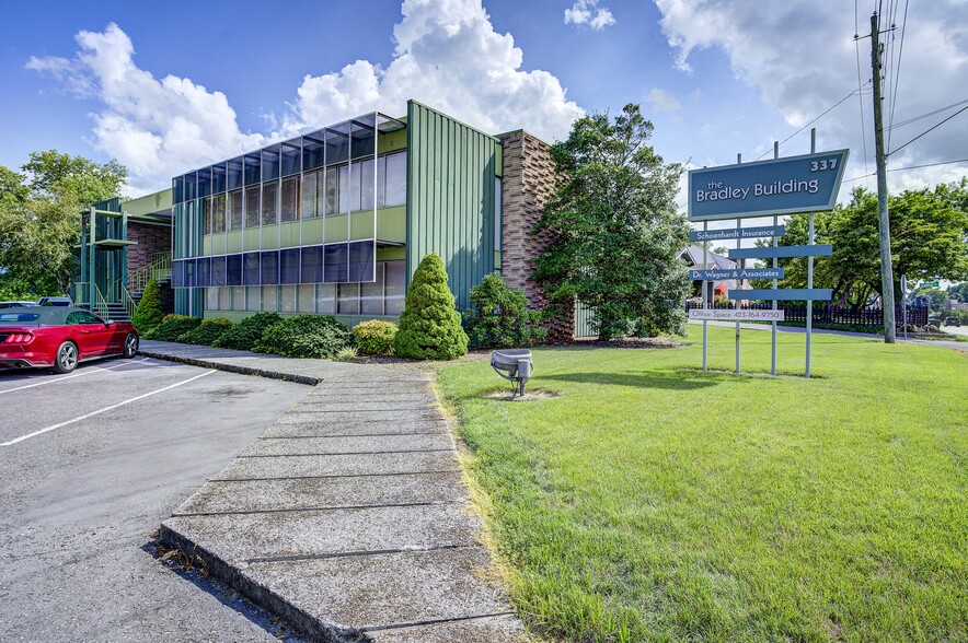 Primary Photo Of 337 Bluff City Hwy, Bristol Office For Sale