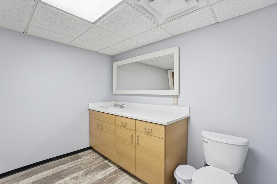 More Photos Of 546 Brehl Ave, Columbus Showroom For Lease