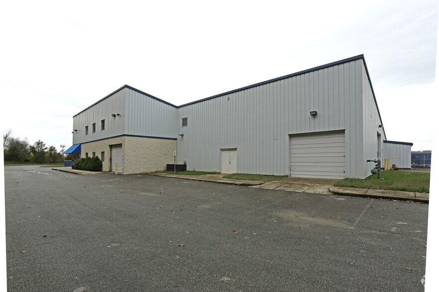 More Photos Of 8812 Kingston Pike, Knoxville Warehouse For Lease