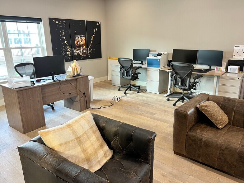 More Photos Of 17745 Motor District Cir, Westfield Showroom For Sale