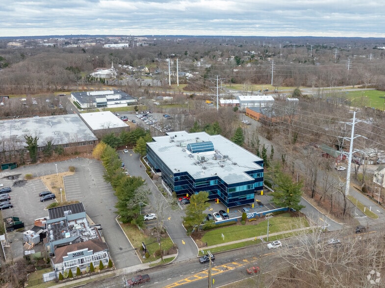 More Photos Of 490 Wheeler Rd, Hauppauge Office For Lease
