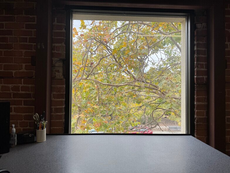 More Photos Of 914 Macdonald Ave, Richmond Storefront Retail Office For Lease