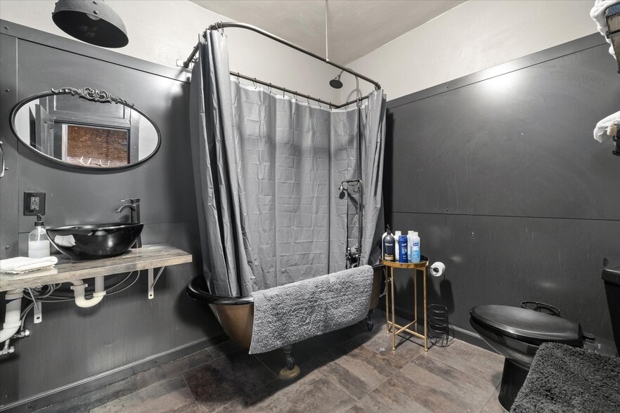 More Photos Of 301 Victor Ave, Victor Hotel For Sale