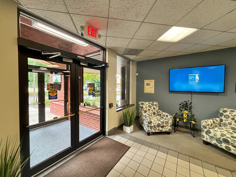 More Photos Of 2965 Ryan Dr SE, Salem Medical For Sale