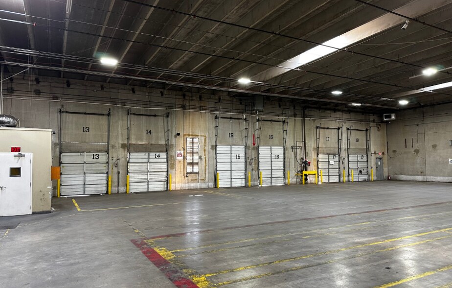 More Photos Of 3001 N Blackstock Rd, Spartanburg Warehouse For Lease