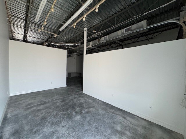 More Photos Of 7361 International Pl, Sarasota Showroom For Lease