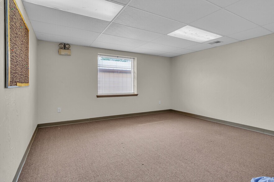 More Photos Of 727 4th St, Healdton Specialty For Sale