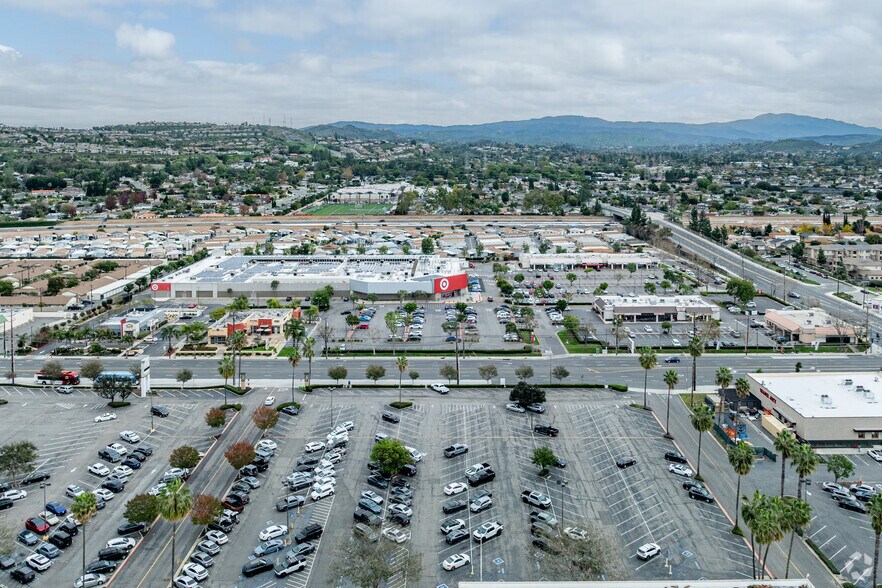 More Photos Of 2115 N Tustin St, Orange Freestanding For Lease