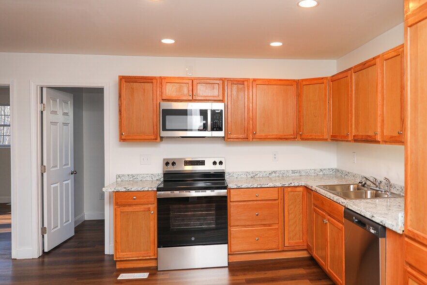 More Photos Of 643 Highway 9 S, Dawsonville Office Residential For Sale