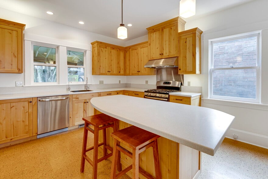 More Photos Of 1825 SE 7th Ave, Portland Loft Creative Space For Sale