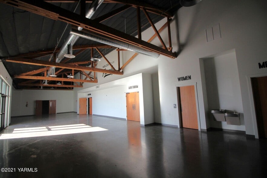 More Photos Of 1710 Gregory Avenue Ext, Sunnyside General Retail For Sale