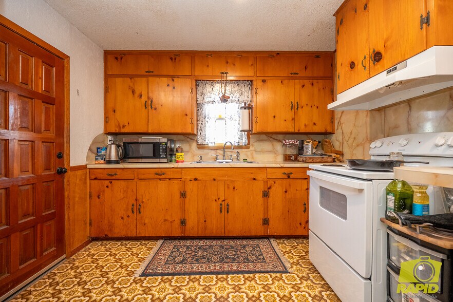 More Photos Of 425 Highland Park, Robert Lee Flex For Sale