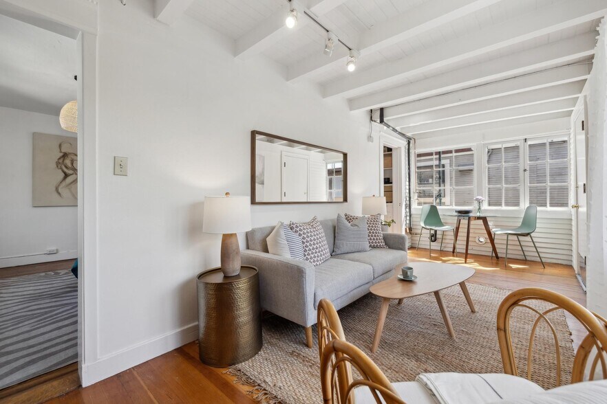 More Photos Of 449 37th St, Oakland Apartments For Sale