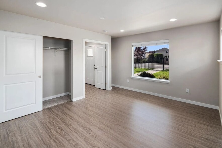 More Photos Of 17825 22nd Ave E, Tacoma Apartments For Sale