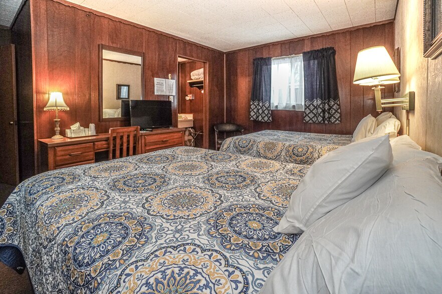 More Photos Of 314 Chippewa St, Ontonagon Hotel For Sale