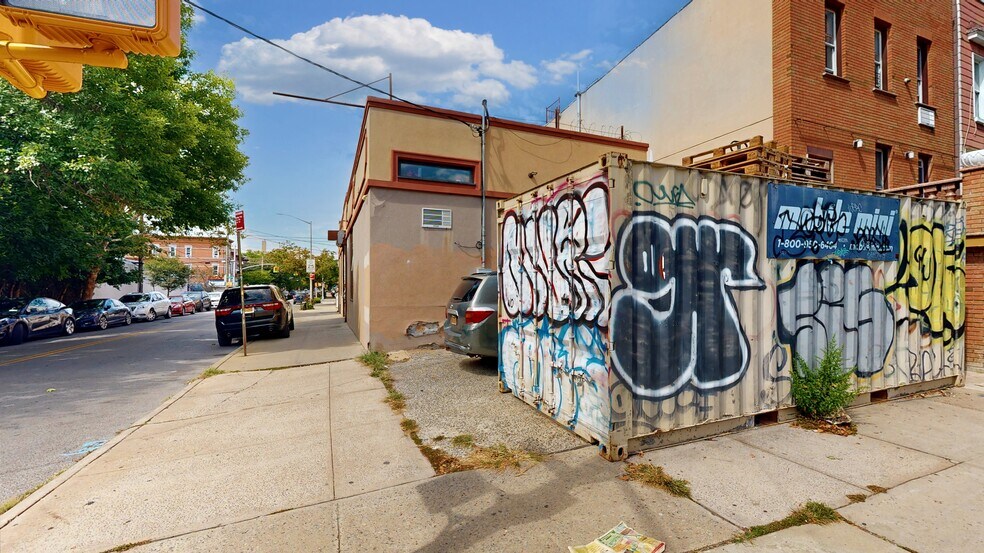 More Photos Of 1801 Decatur St, Flushing Warehouse For Sale