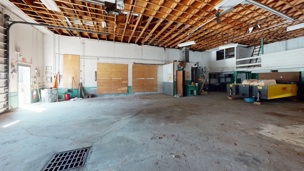 More Photos Of 75 NH-27, Raymond General Retail For Sale