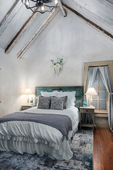 More Photos Of 104 E Austin St, Fredericksburg Storefront Retail Residential For Sale