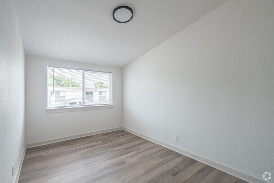 More Photos Of 2020 Cottonwood St, Beaumont Apartments For Sale