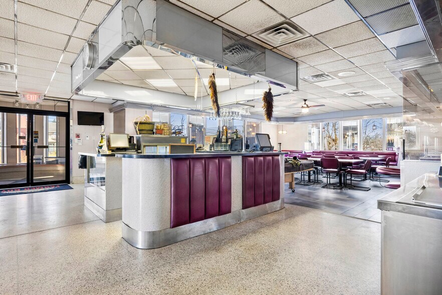 More Photos Of 1975 Central Ave, Albany Restaurant For Sale