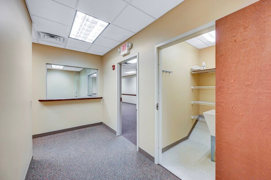 More Photos Of 1110 Clay Ave, Dunmore Medical For Lease