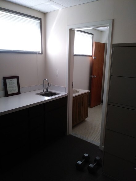 More Photos Of 555 Newfield Ave, Stamford Office For Sale