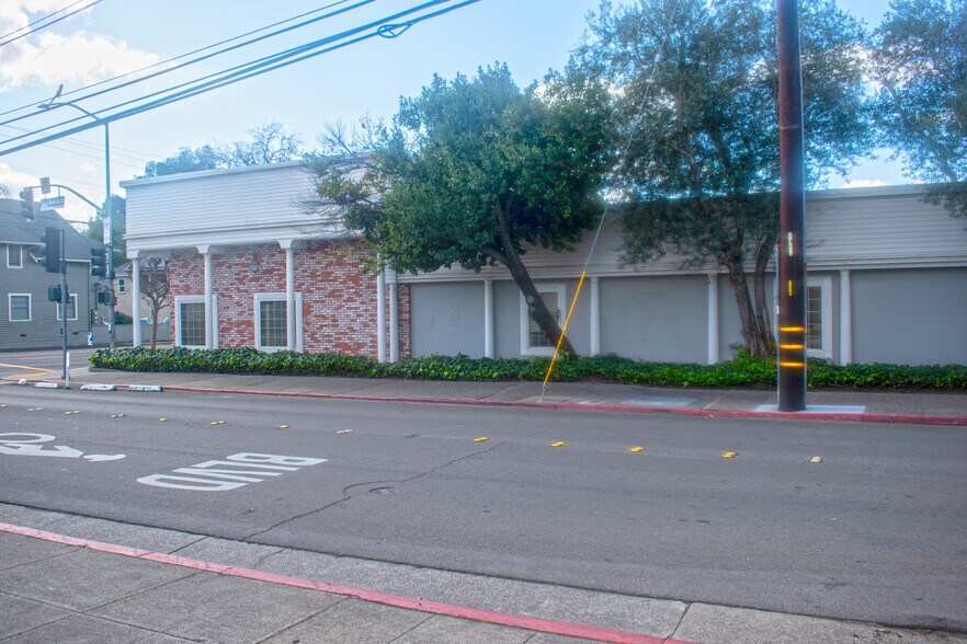 More Photos Of 627 College Ave, Santa Rosa Office For Sale