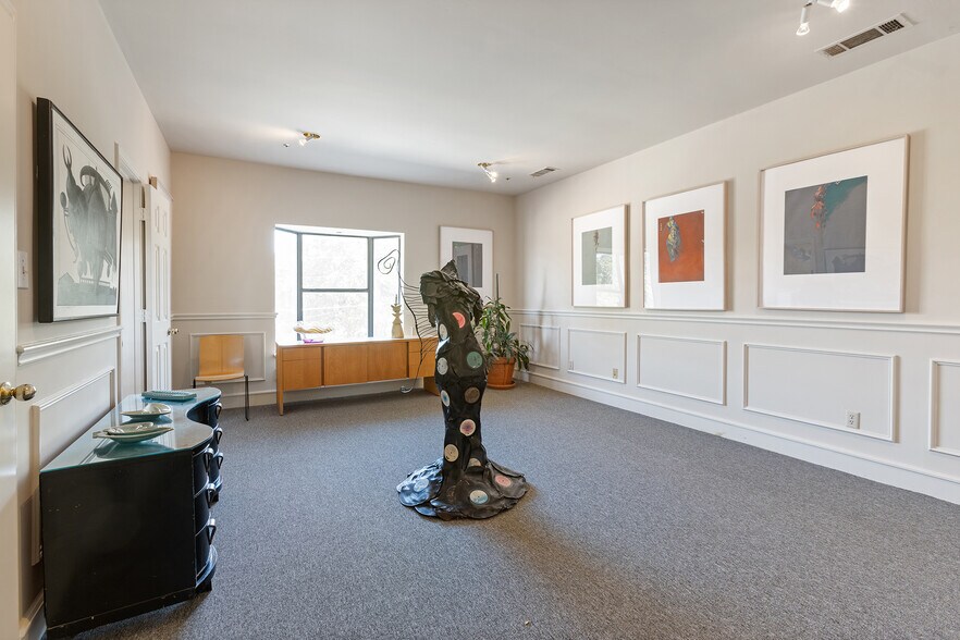 More Photos Of 4821 Broadway St, Addison Office For Sale