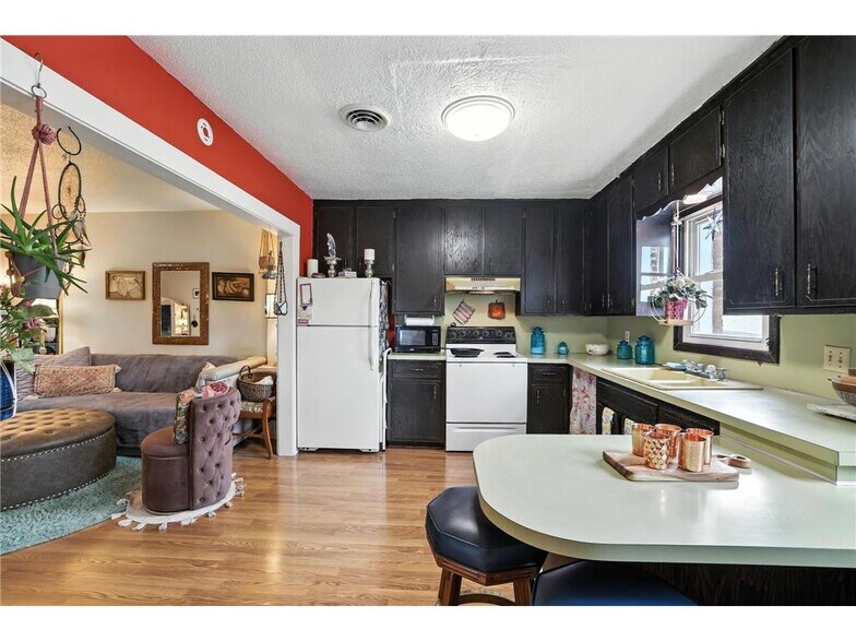 More Photos Of 205 S Main St, Le Sueur Storefront Retail Residential For Sale