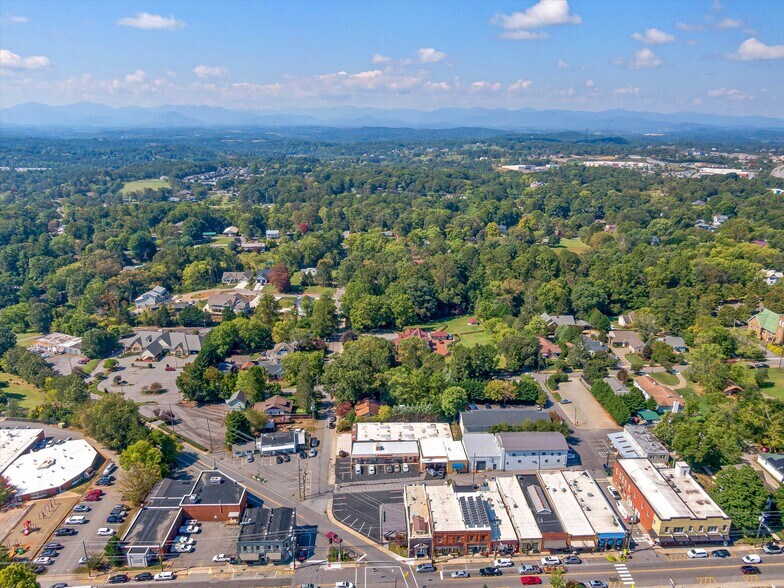 More Photos Of 13 Central Ave, Weaverville Freestanding For Lease