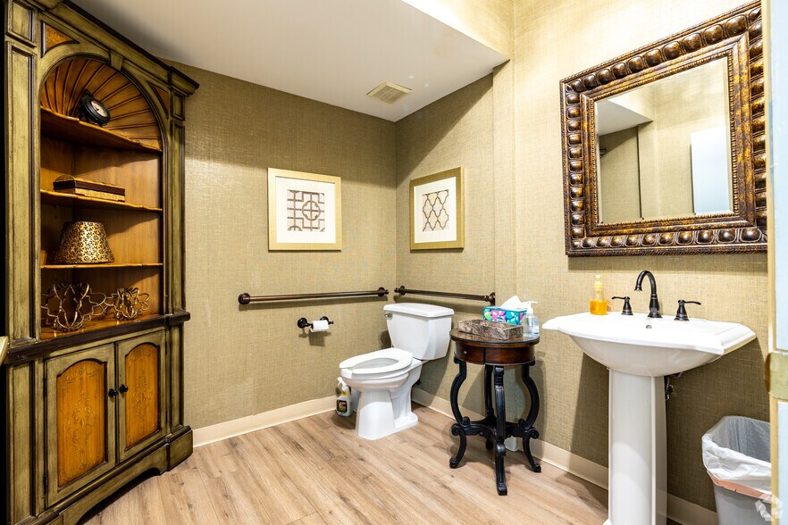 More Photos Of 430 Bridge Plaza Dr, Manalapan Township Medical For Sale