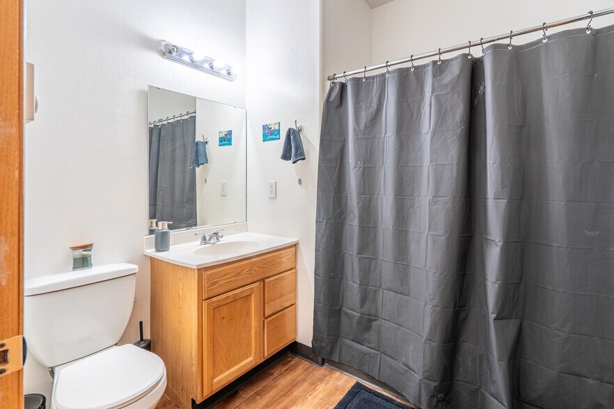 More Photos Of 625 Red Table Dr, Gypsum Apartments For Sale