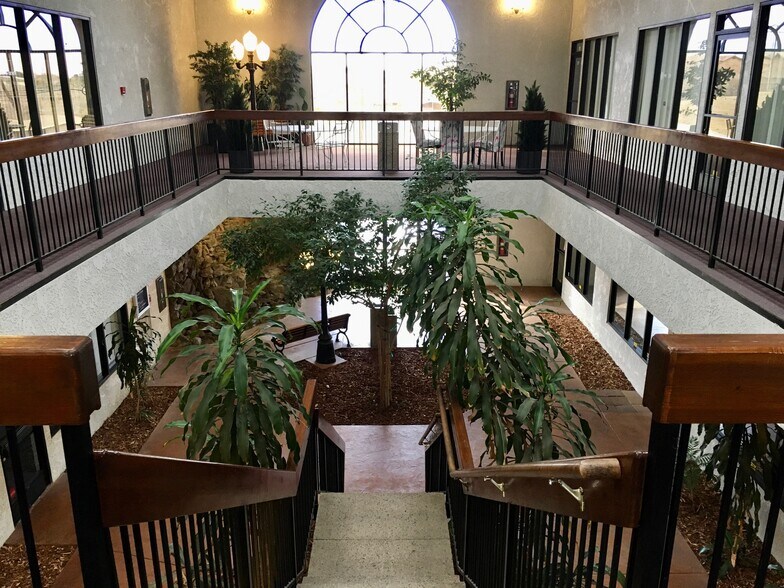 More Photos Of 14075 Hesperia Rd, Victorville Office For Sale