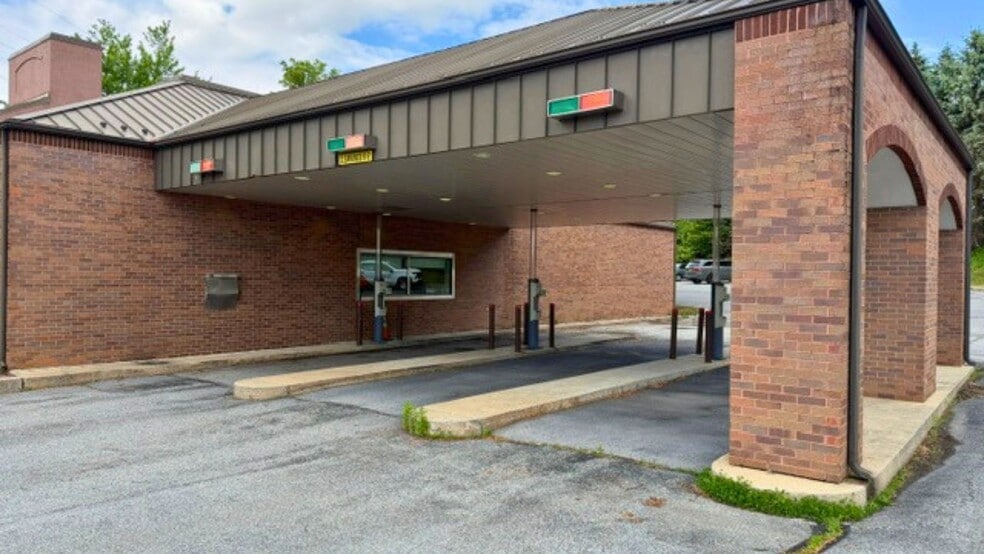 More Photos Of 1995 Brookside Rd, Macungie Bank For Lease