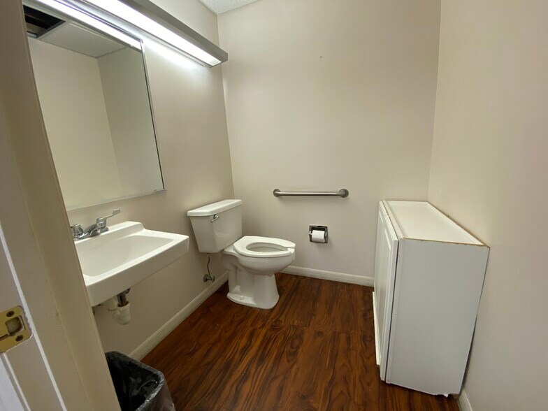 More Photos Of 918 Rolling Acres Rd, Lady Lake Medical For Lease