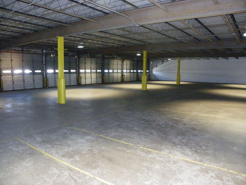 More Photos Of 1431 Bedford St, Abington Truck Terminal For Lease