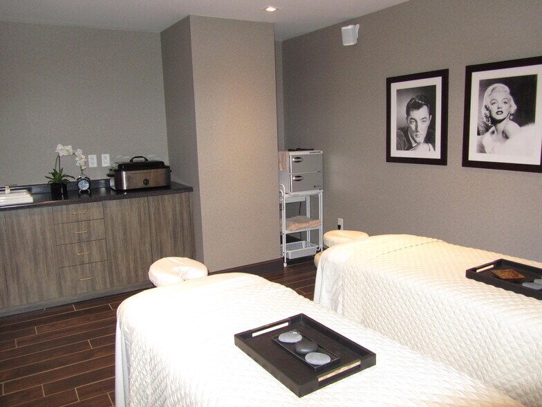 More Photos Of 1 N Main St, Fond Du Lac Hotel For Lease