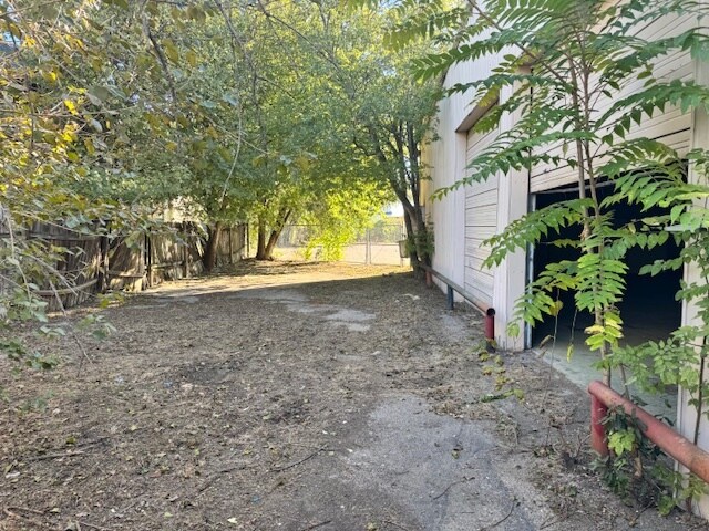 More Photos Of 8231 Burnet Rd, Austin Freestanding For Sale