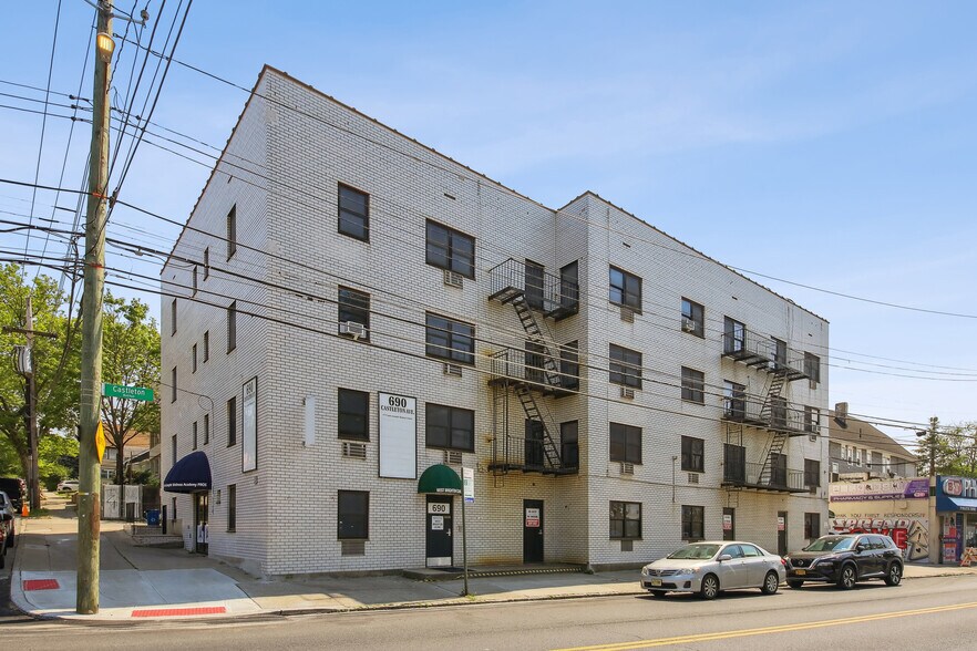 More Photos Of 690 Castleton Ave, Staten Island Apartments For Lease