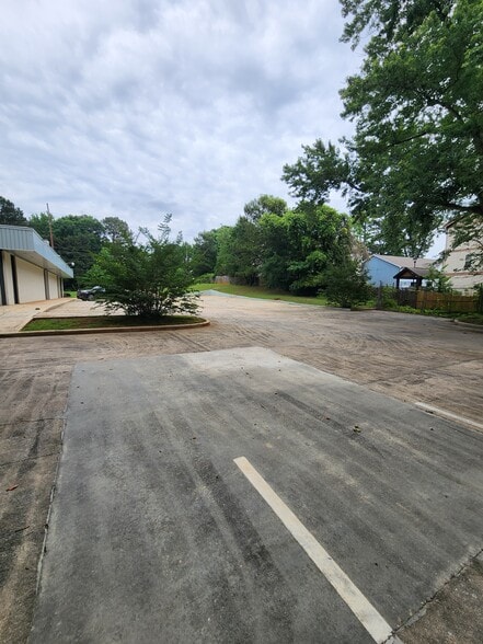 More Photos Of 3463 Flat Shoals Rd, Decatur Office Residential For Sale