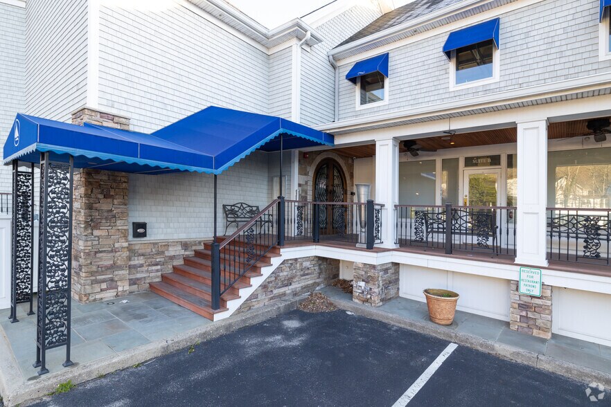 More Photos Of 154 W Broadway, Port Jefferson Restaurant For Lease