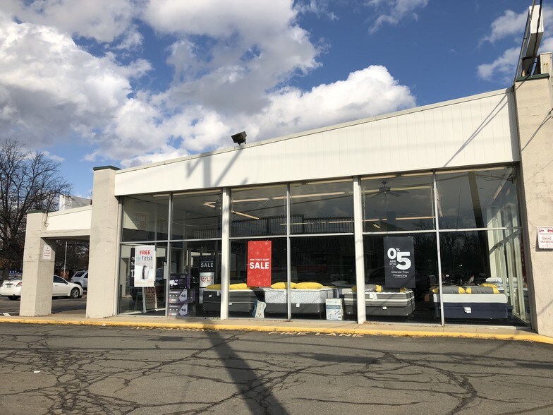 More Photos Of 5886-5896 Leesburg Pike, Falls Church Freestanding For Lease