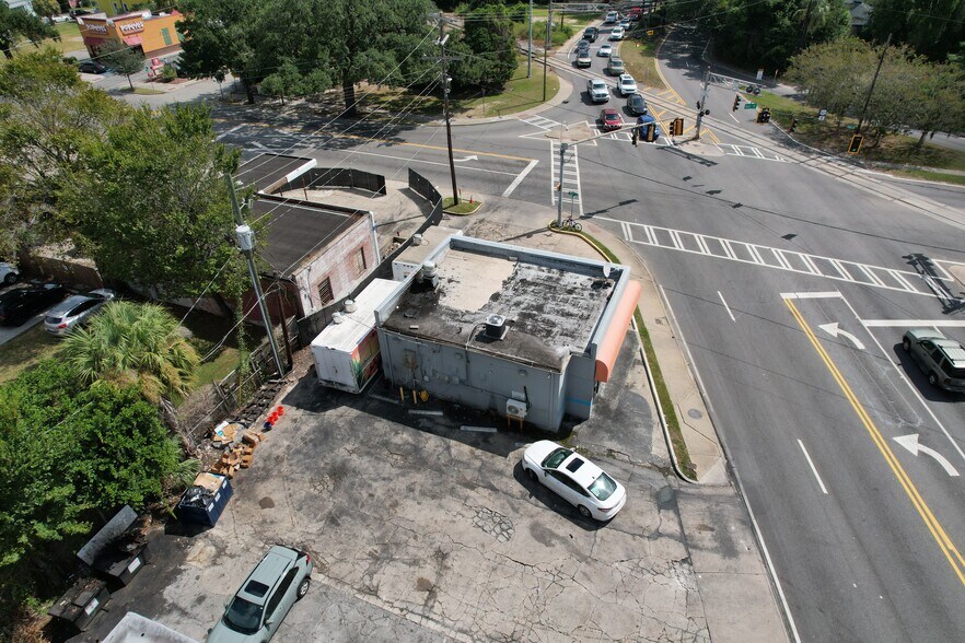 More Photos Of 2705 Bull St, Savannah Freestanding For Lease