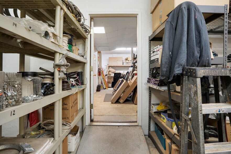 More Photos Of 6 Sanderson St, Hayesville Flex For Sale