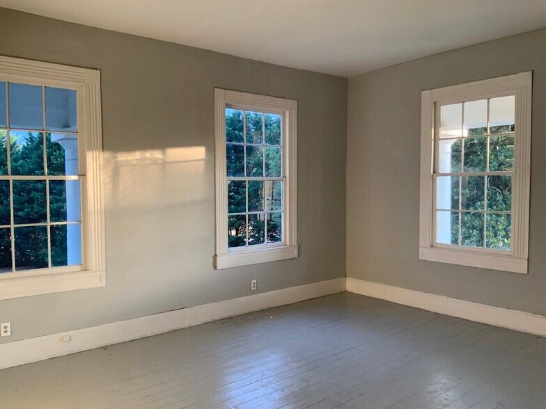 More Photos Of 117 E Academy St, Union Office For Sale