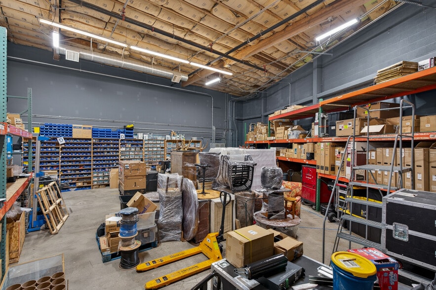 More Photos Of 435-437 N Varney St, Burbank Warehouse For Lease
