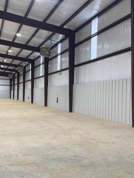 More Photos Of 8409 SW 23rd Pl, Oklahoma City Warehouse For Lease