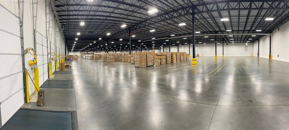 More Photos Of 411 Brooke Rd, Winchester Warehouse For Lease